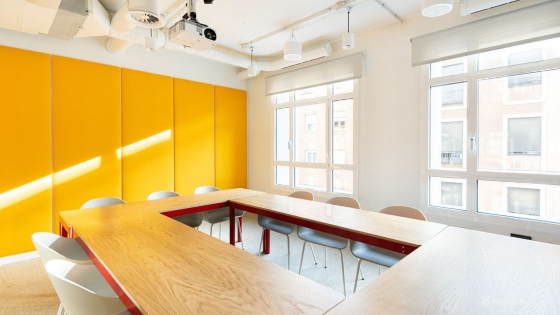 Shared Office on 88 The Parq Building, Bangkok for Rent | MatchOffice.com