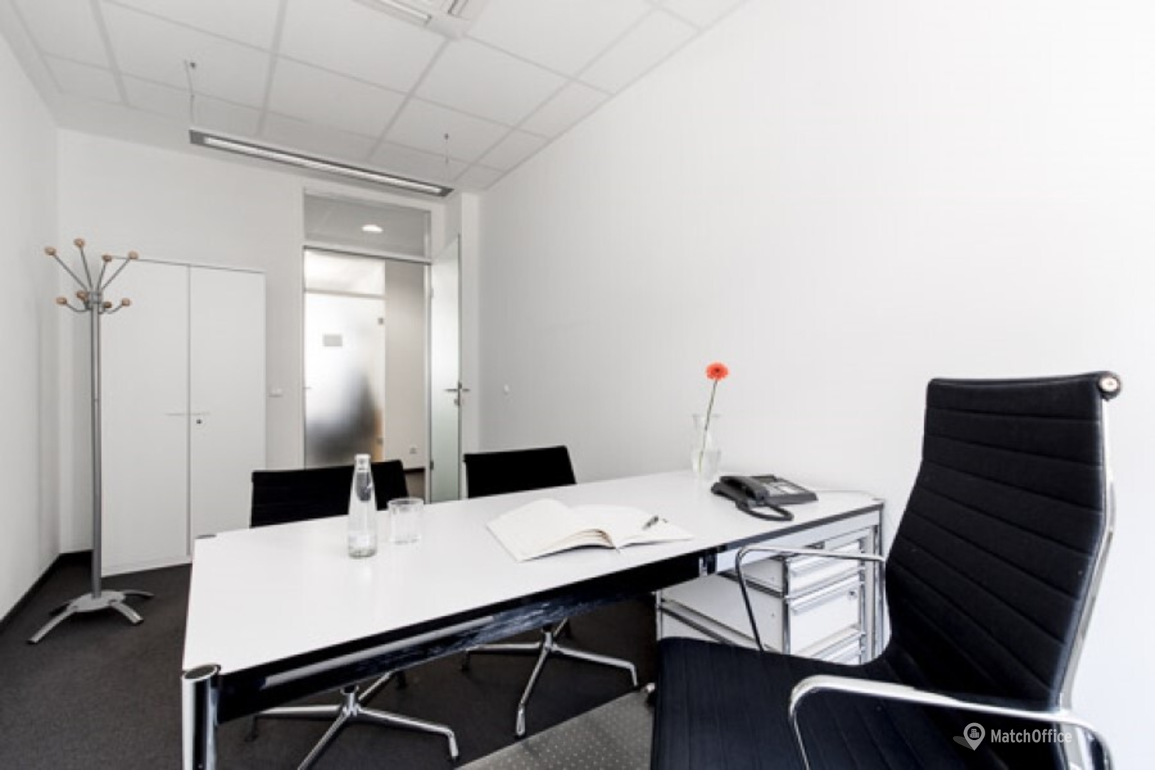 Premium Meeting Room for Rent in Unsöldstraße 2 MatchOffice.com