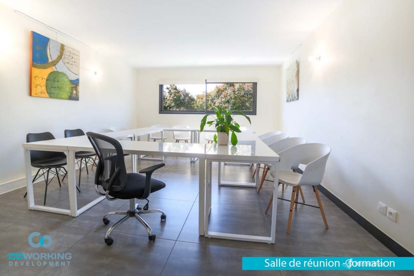 Salle de conférence sur 280 rue James Watt MachOffice.fr