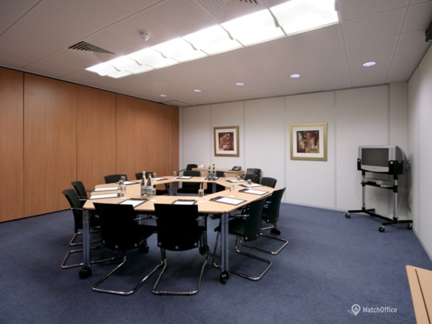 Meeting room hire in Reading, Watersire Dr, 20 m² - MatchOffice.co.uk