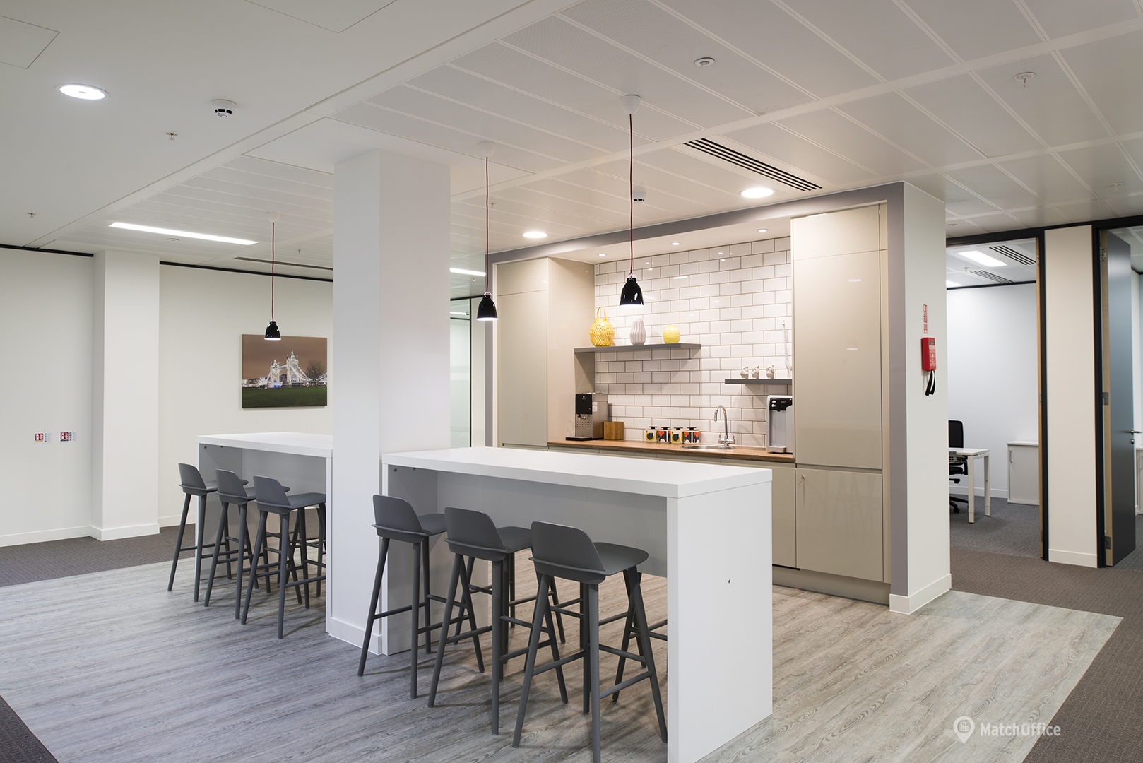  Coworking space in The City of London, 68 Lombard Street, 34 m² - MatchOffice.co.uk