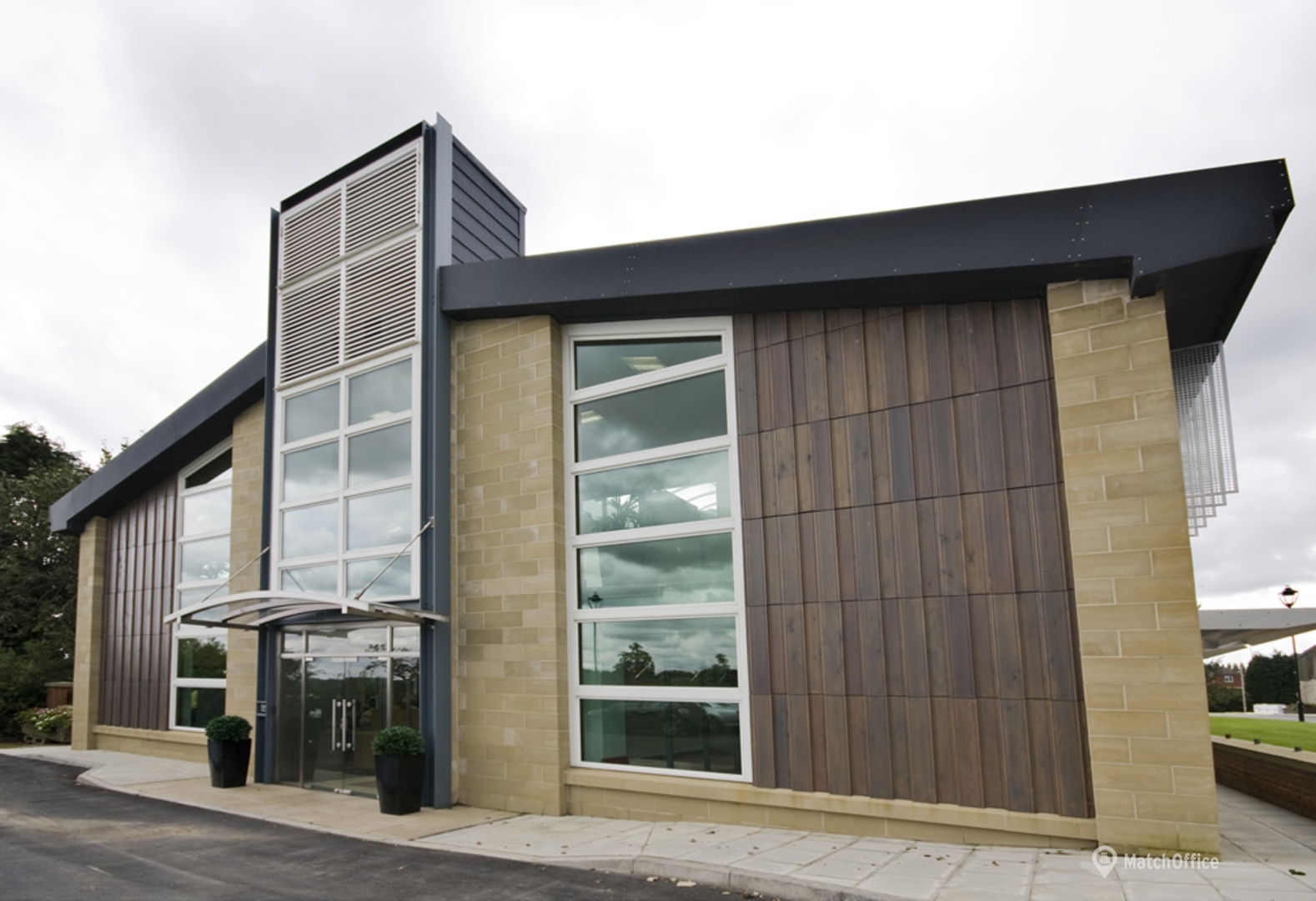 Office for rent in Leeds City Centre, 5 Carrwood Park, 2000 m² - MatchOffice.co.uk