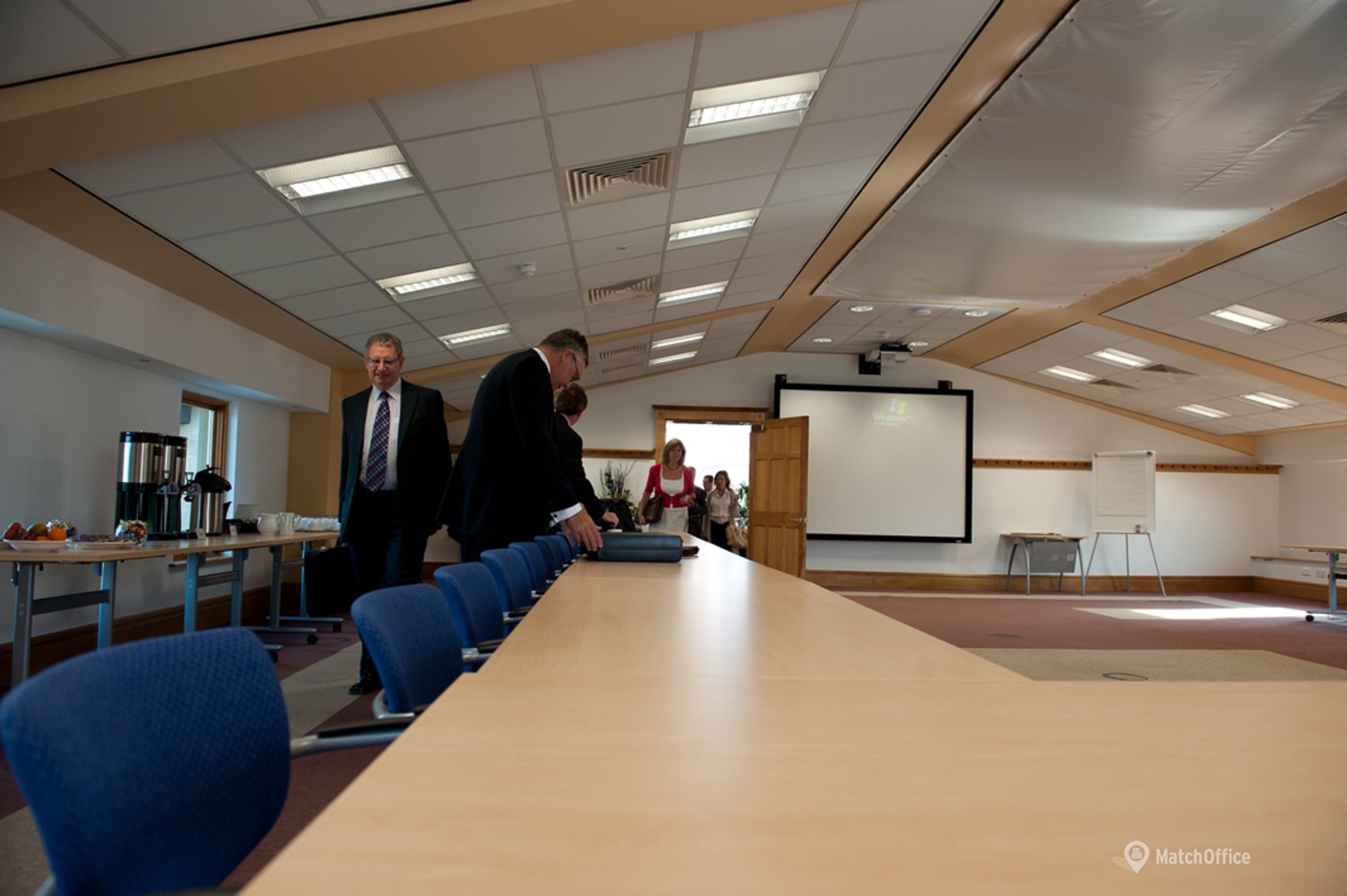  Office to let in Leeds City Centre, 5 Carrwood Park, 2000 m² - MatchOffice.co.uk