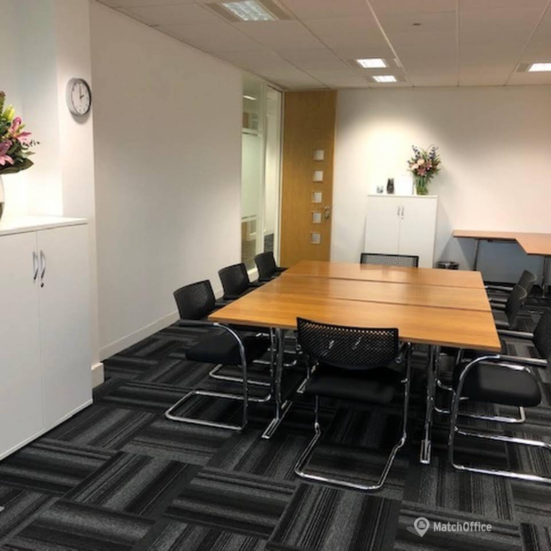 Lakeside House, 9 The Lakes, Northampton, NN4 7HD Northampton Business centre 100 m²