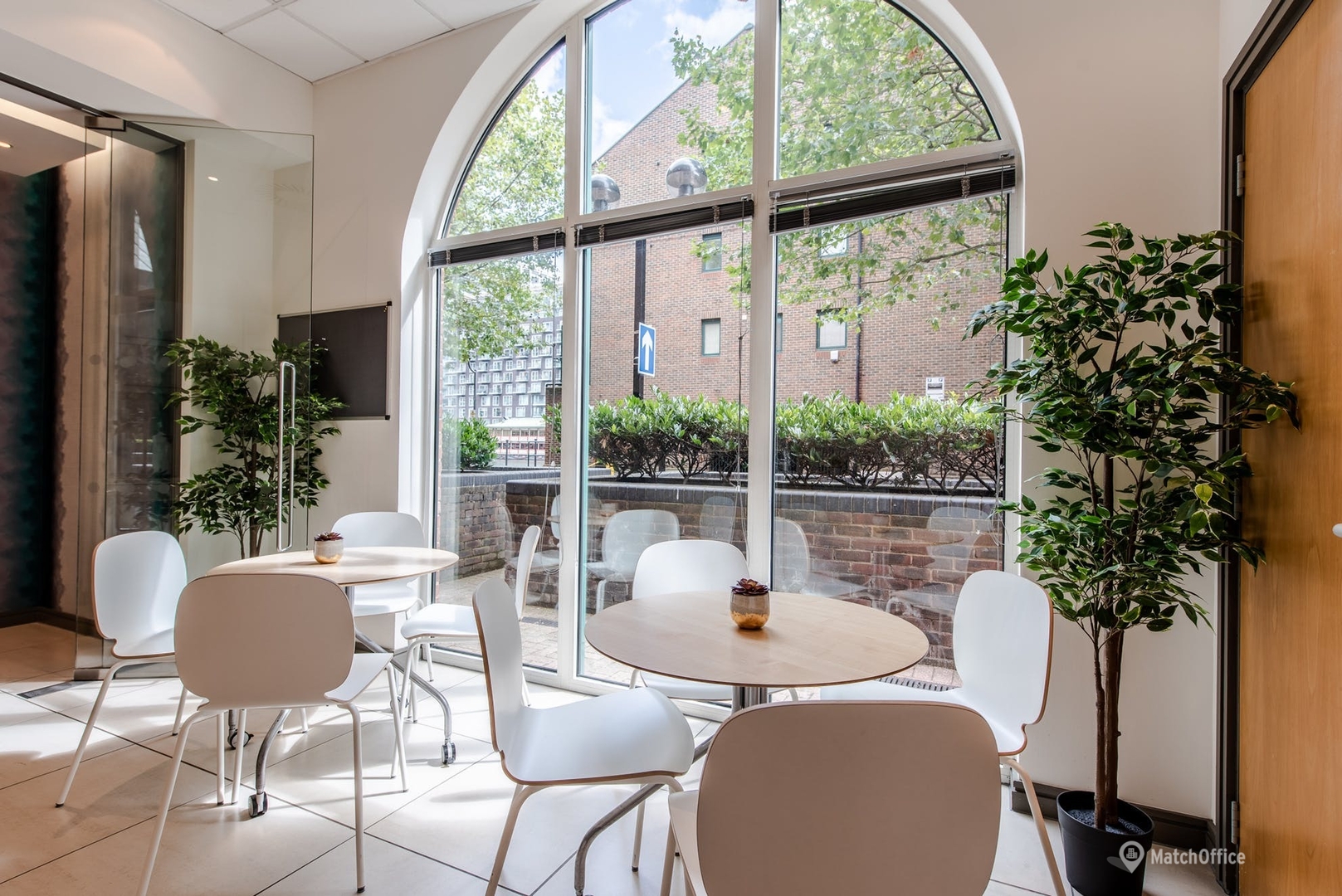  Meeting room for rent in East London, 16 Pepper St, 20 m² - MatchOffice.co.uk