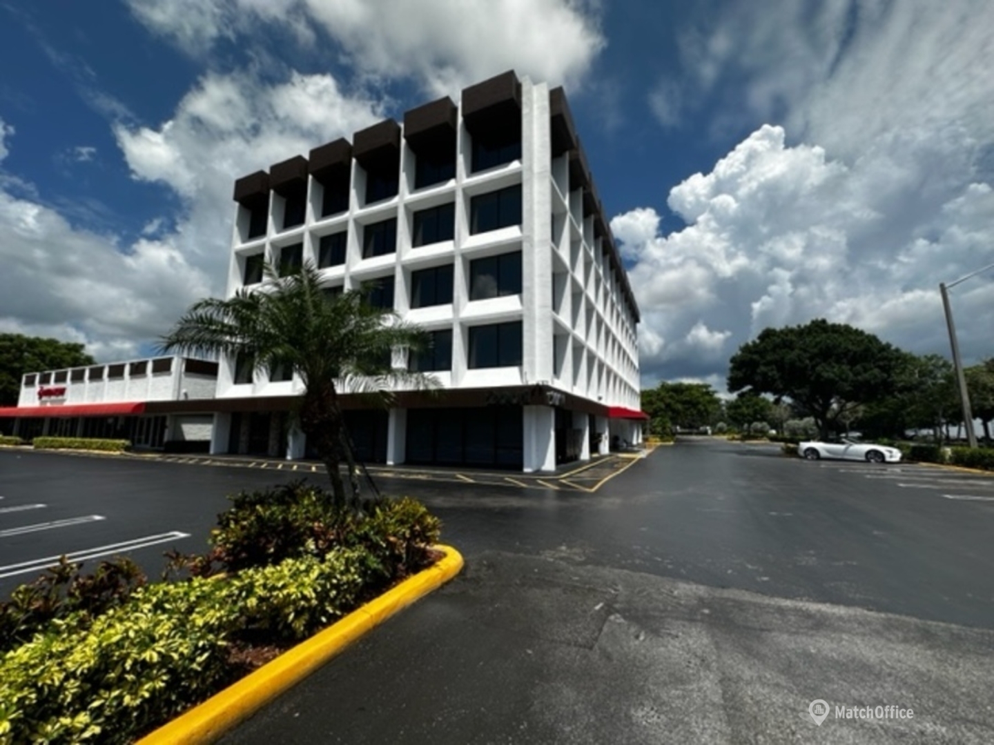Flexible Managed Office Spaces for Rent in Palm Beach Lakes Boulevard