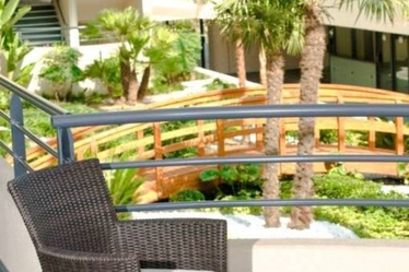 Locaux commerciaux à louer à Paris 8